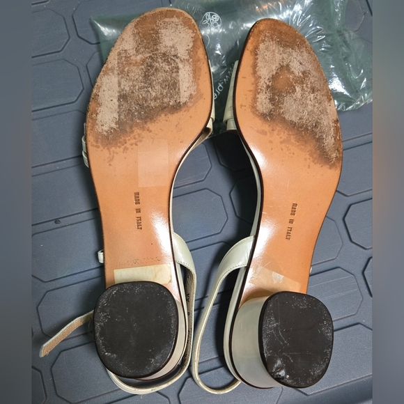 Ferragamo Italian chunky heel strappy sandals Champagne pearlescent sz 7 AA - Picture 5 of 9